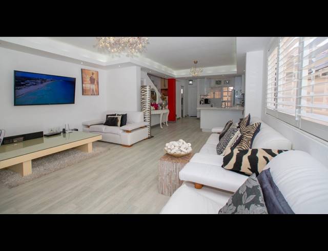 3 BEDROOM TOWNHOUSE FOR SALE IN UMHLANGA CENTRAL